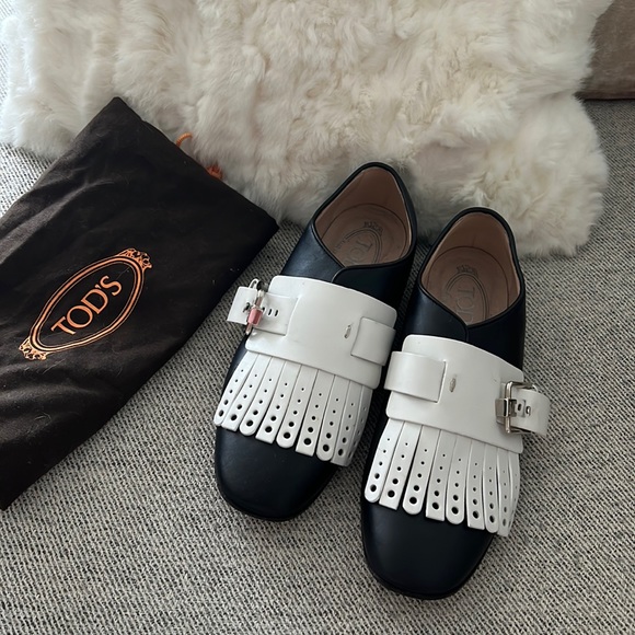TODS unique leather flat shoes - Picture 1 of 10